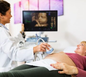 طبيب أخصائي في أمراض النساء