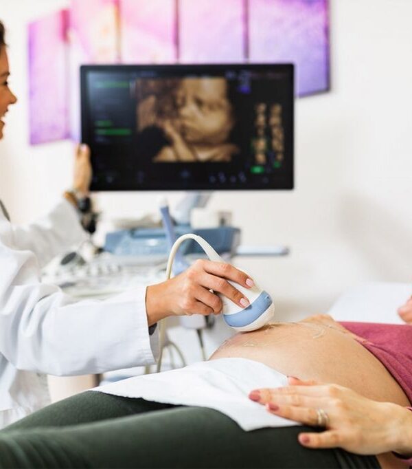 طبيب أخصائي في أمراض النساء